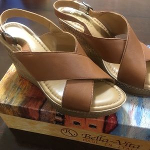 Bella Vita 8w tan wedges